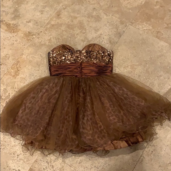 Beautiful party dress! - Picture 3 of 6